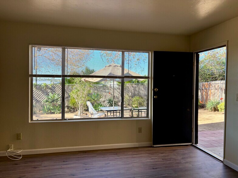 Building Photo - 1218 Presioca St