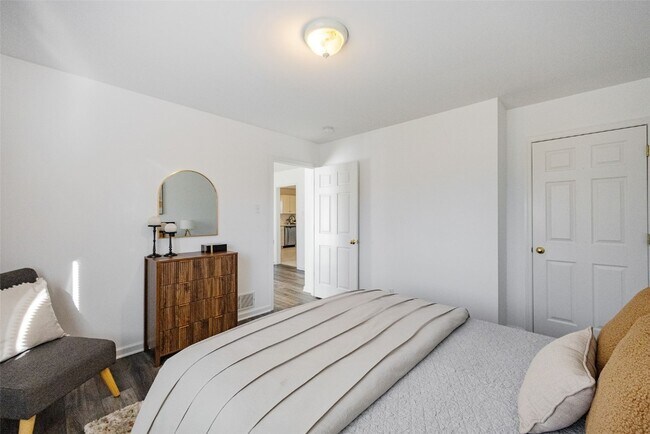 Building Photo - 417 Chamberlin Dr