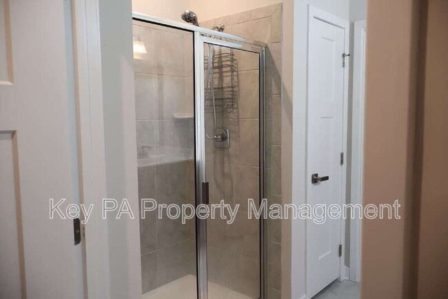 Building Photo - 659 Thomas Penn Dr