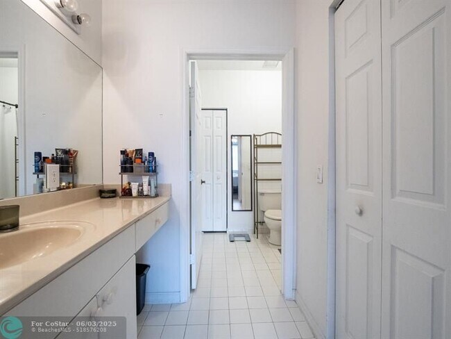 Building Photo - 5048 SW 136th Ave