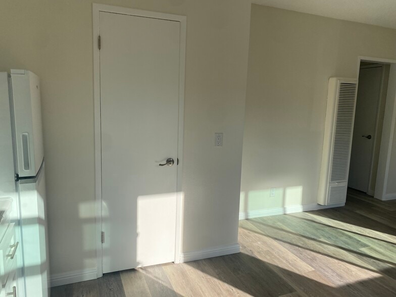 Building Photo - Mar Vista-Palms Apartments