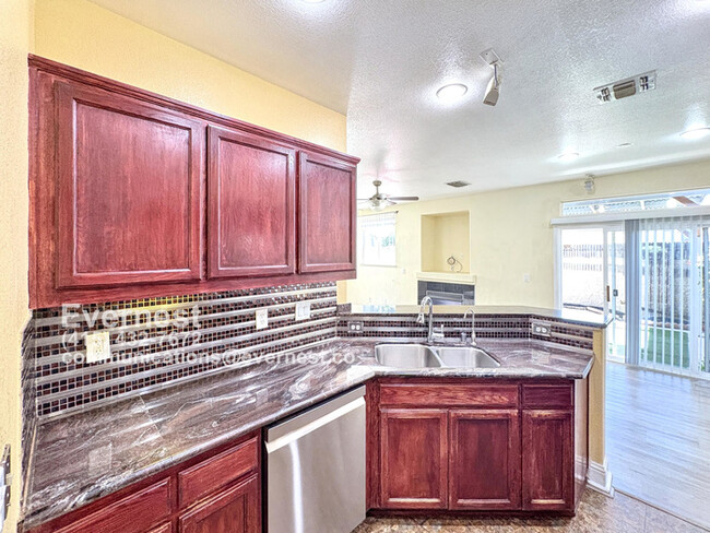 Primary Photo - Gorgeous 3-Bedroom Home in a Prime Locatio...