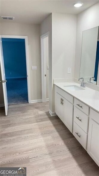 Building Photo - 327 Vly Oak Dr