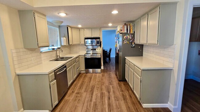 Building Photo - 10361 Ashley Park Dr