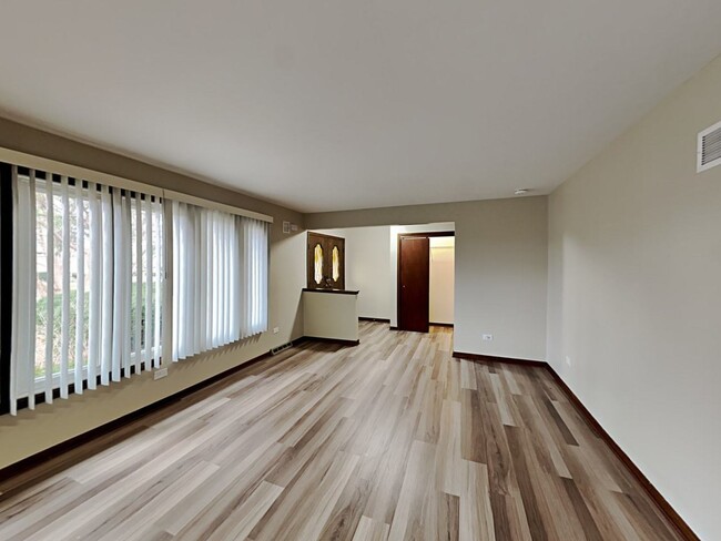 Building Photo - 7526 Cashew Dr