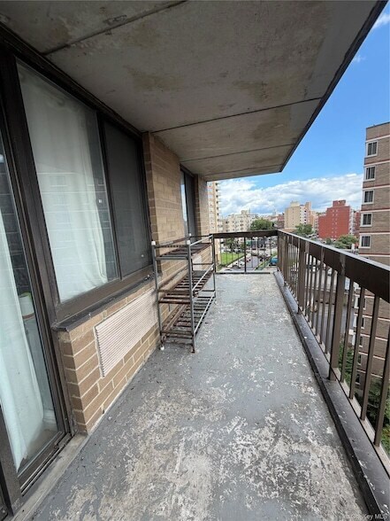 Building Photo - 13835 Elder Avenue Unit 10D
