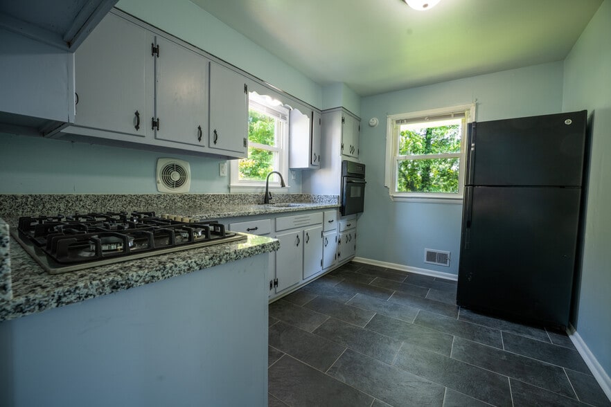 Building Photo - 5703 Kennedy St