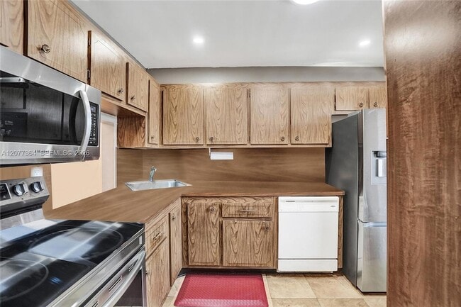 Building Photo - 5961 NW 61st Ave