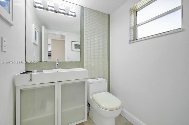 Building Photo - 100 Edgewater Dr