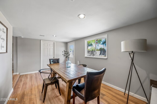 Building Photo - 1831 W Northview Ave