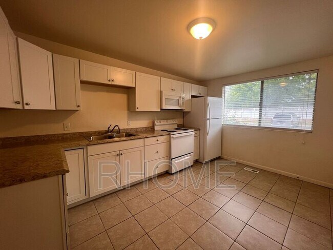 Building Photo - 267 W Center St