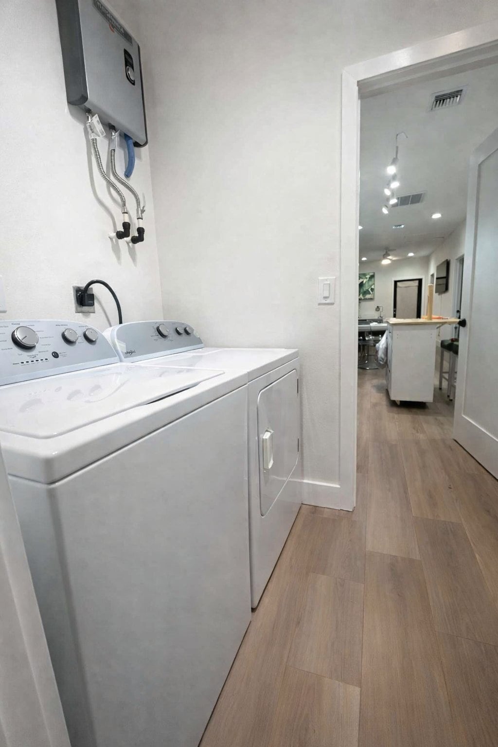 Building Photo - 801 E Knollwood St