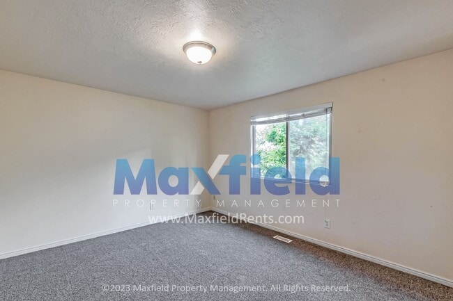 Building Photo - Lehi 4 BD 2.5 BA 2 GA - Fenced Yard