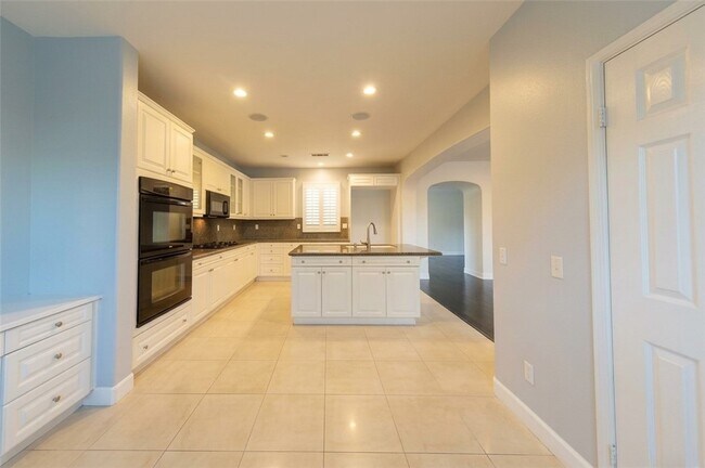Building Photo - 1318 Swan Loop S