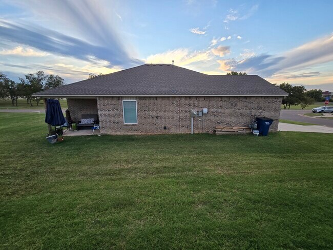 Building Photo - 1401 Madison Ave