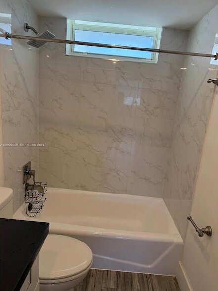 Building Photo - 2851 Leonard Dr