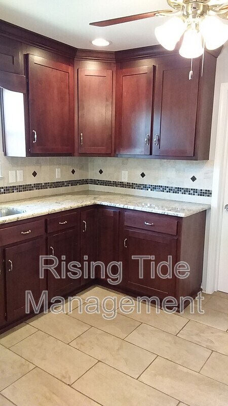 Building Photo - 5129 Highland Ave