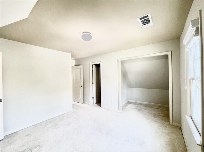Building Photo - 2620 Village Chase Dr NW
