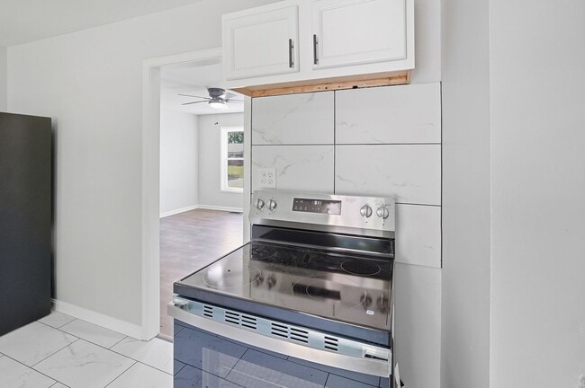 Building Photo - Newly Renovated Three Bed available to rent with move-in special!
