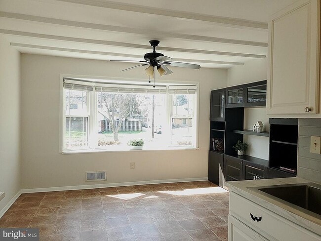 Building Photo - 702 W Edmonston Dr