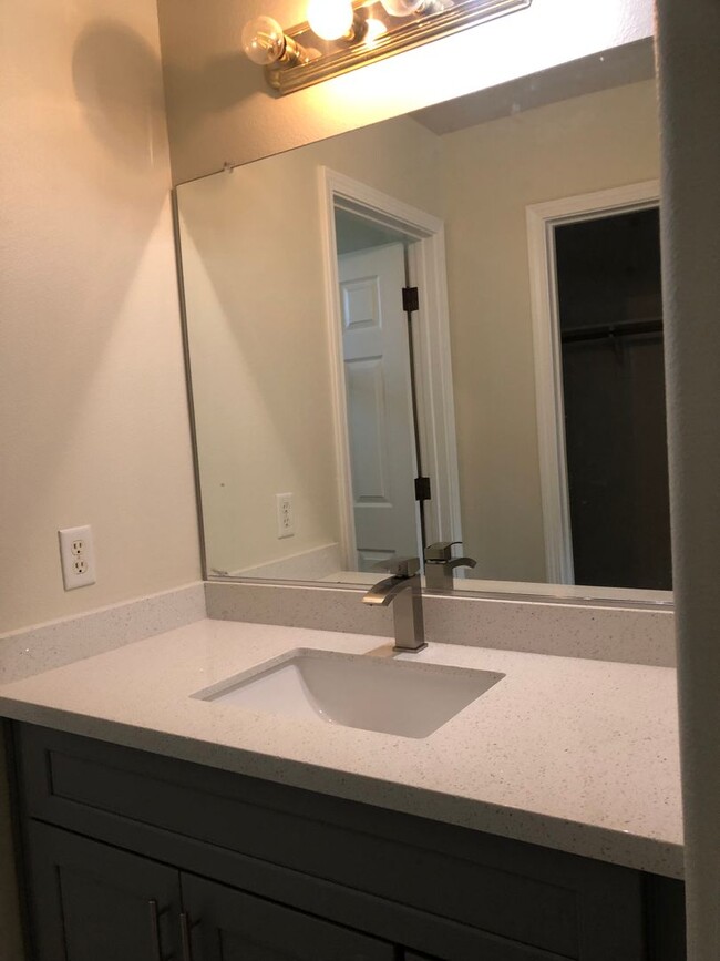 Building Photo - 2 Weeks Free! 4 Bedroom, 2.5 Bathroom Ston...