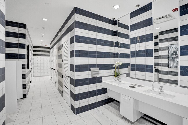Building Photo - 17523 Rainstream Rd