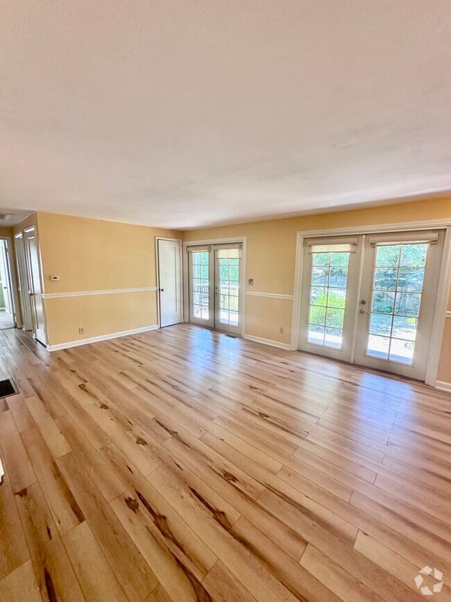Building Photo - Charming 3bed/2bath House!