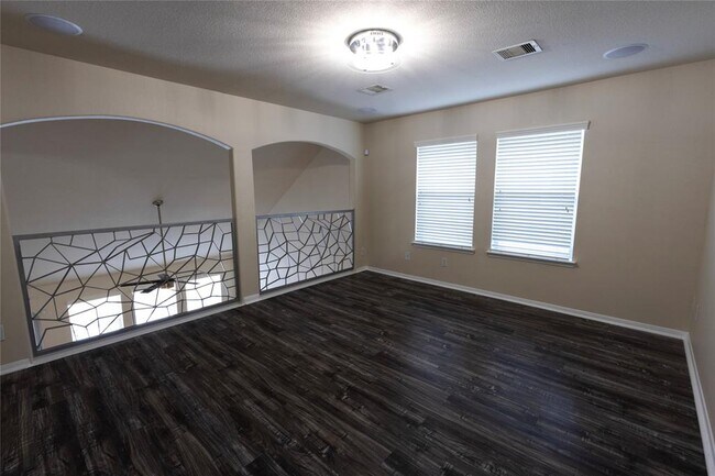 Building Photo - 6442 Wilshire Lakes