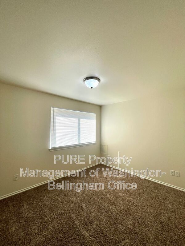 Building Photo - 901 Orchid Pl