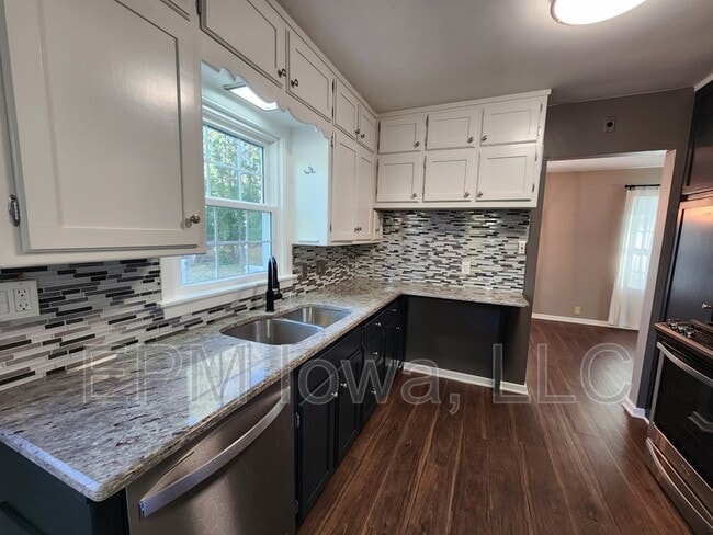 Building Photo - 137 Pauline Pl