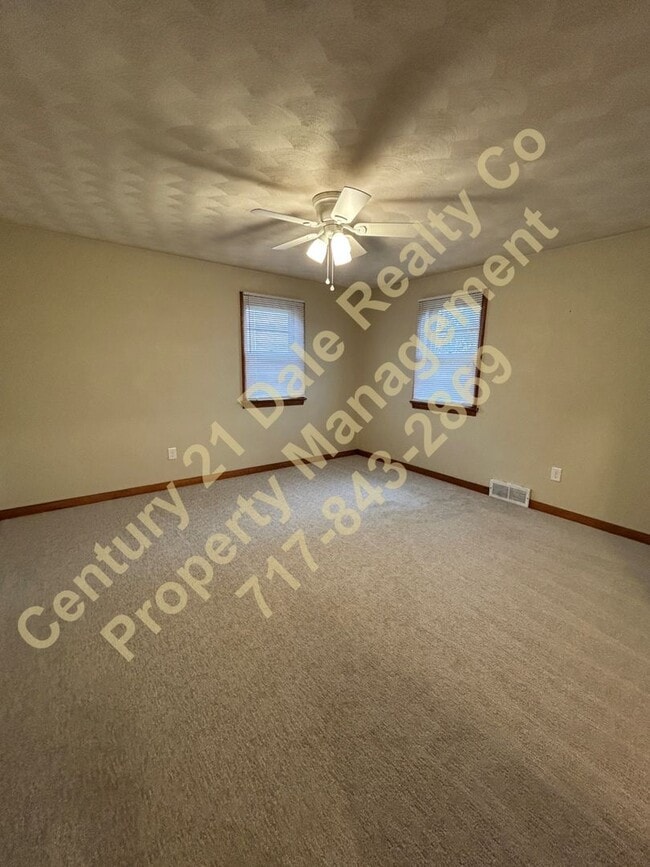 Building Photo - Fully remodeled 2 Bedroom All one Level ho...