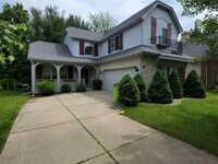 Building Photo - 5628 Versailles Ave E