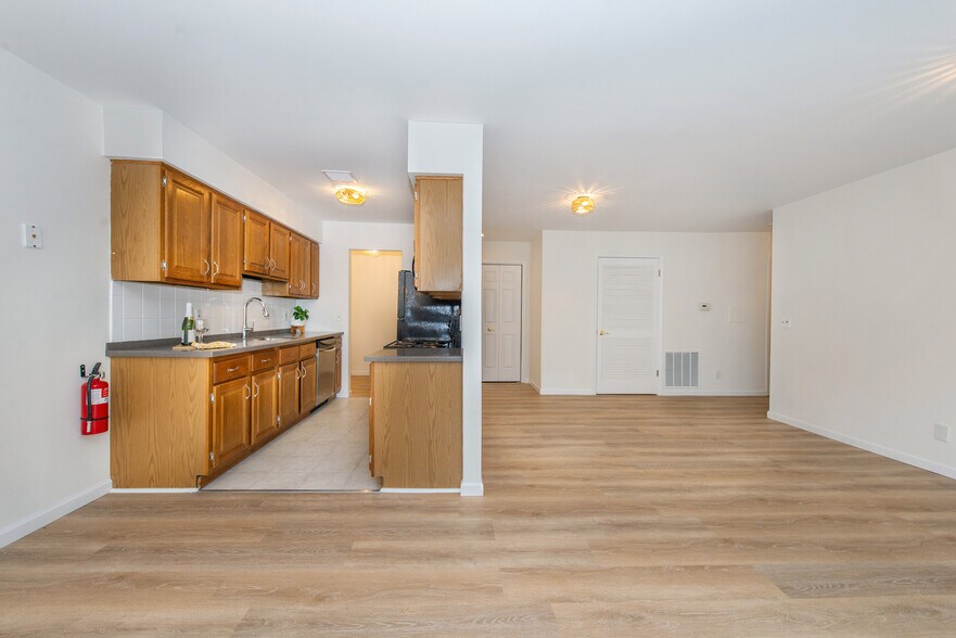 Building Photo - 70 Harristown Rd