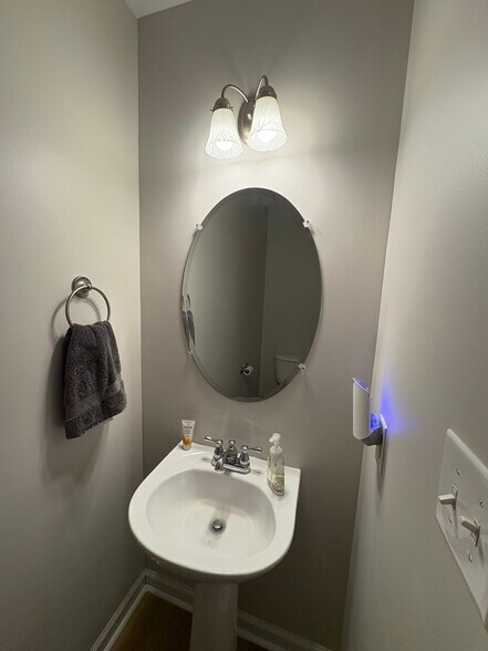 Building Photo - 1810 Broadway St