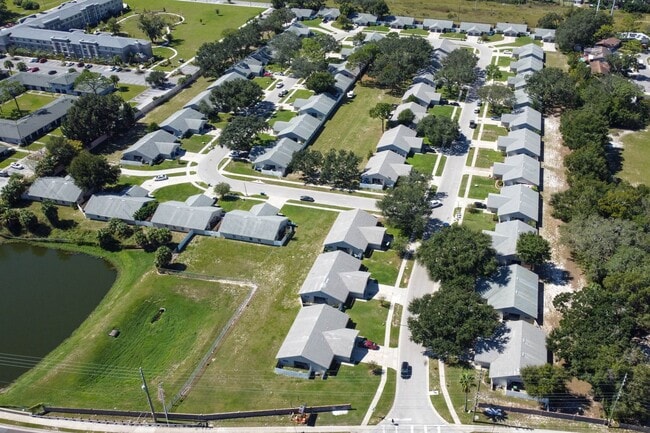 Building Photo - Villas At Pine Hills