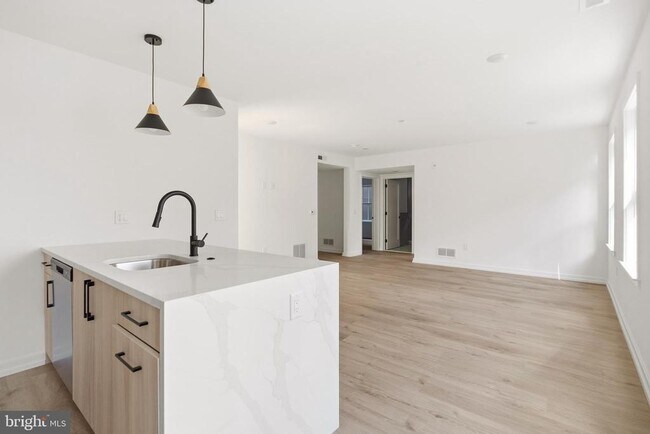 Building Photo - 209 New St