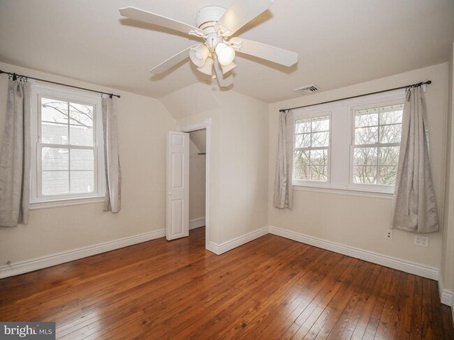 Building Photo - 332 Crown Point Rd