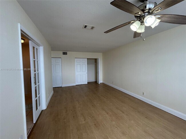Building Photo - 137 Golden Isles Dr