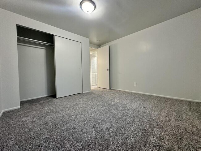 Building Photo - 7488 Silver Cir