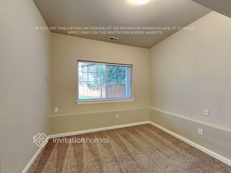 Building Photo - 521 50th St SE