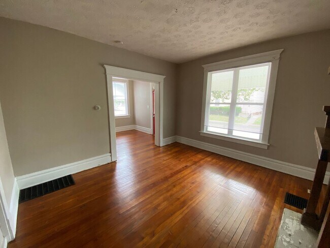 Building Photo - 149 W Norwich Ave