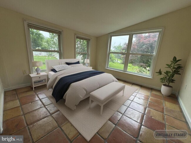 Building Photo - Lower Pottsgrove 2 Bedroom 1 bath Apartment $1,895/ month