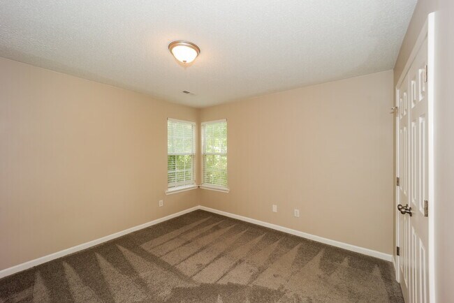 Building Photo - 19 Woodlake Dr