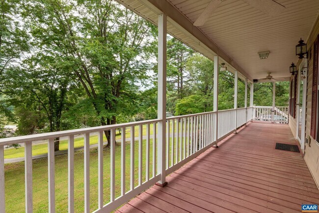Building Photo - 497 Sunset Dr