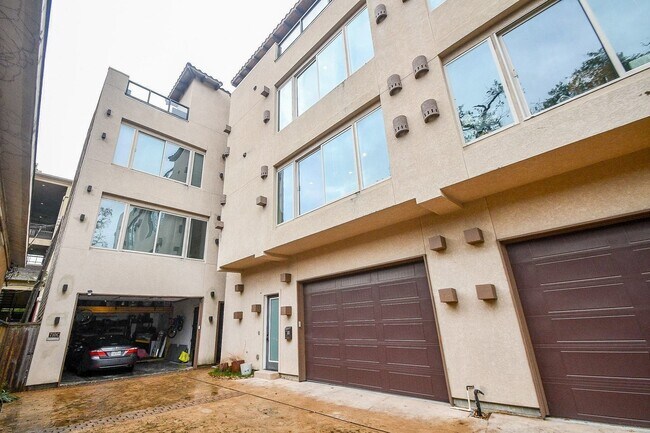 Building Photo - 710 Stanford St