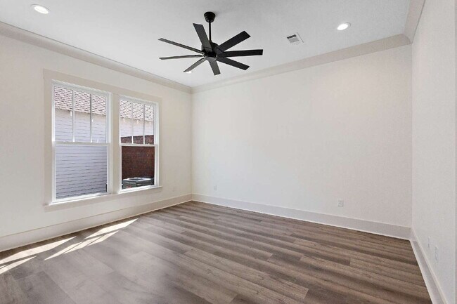 Building Photo - Luxury Townhome for Rent in Waterpointe | 3 Bed | 2.5 Bath | Private Courtyard