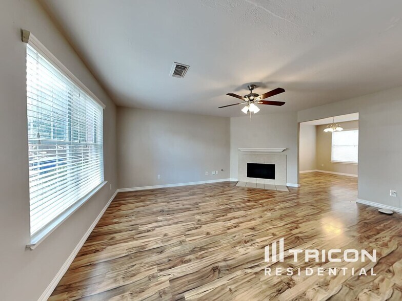 Building Photo - 1910 Flycaster Dr