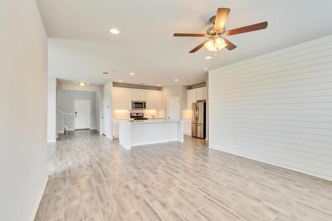 Building Photo - 701 Hays Hill Dr