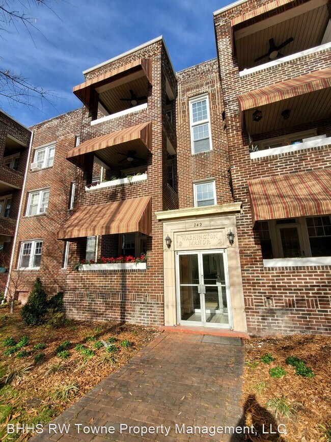 Primary Photo - 2 br, 1 bath House - 742 Washington Park #B5