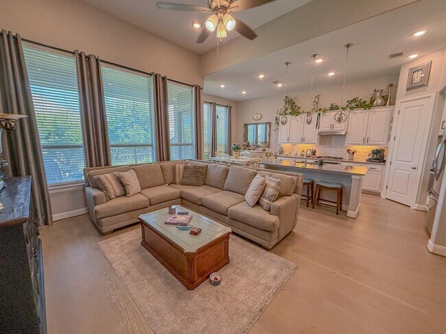 Building Photo - 128 Regents Ln